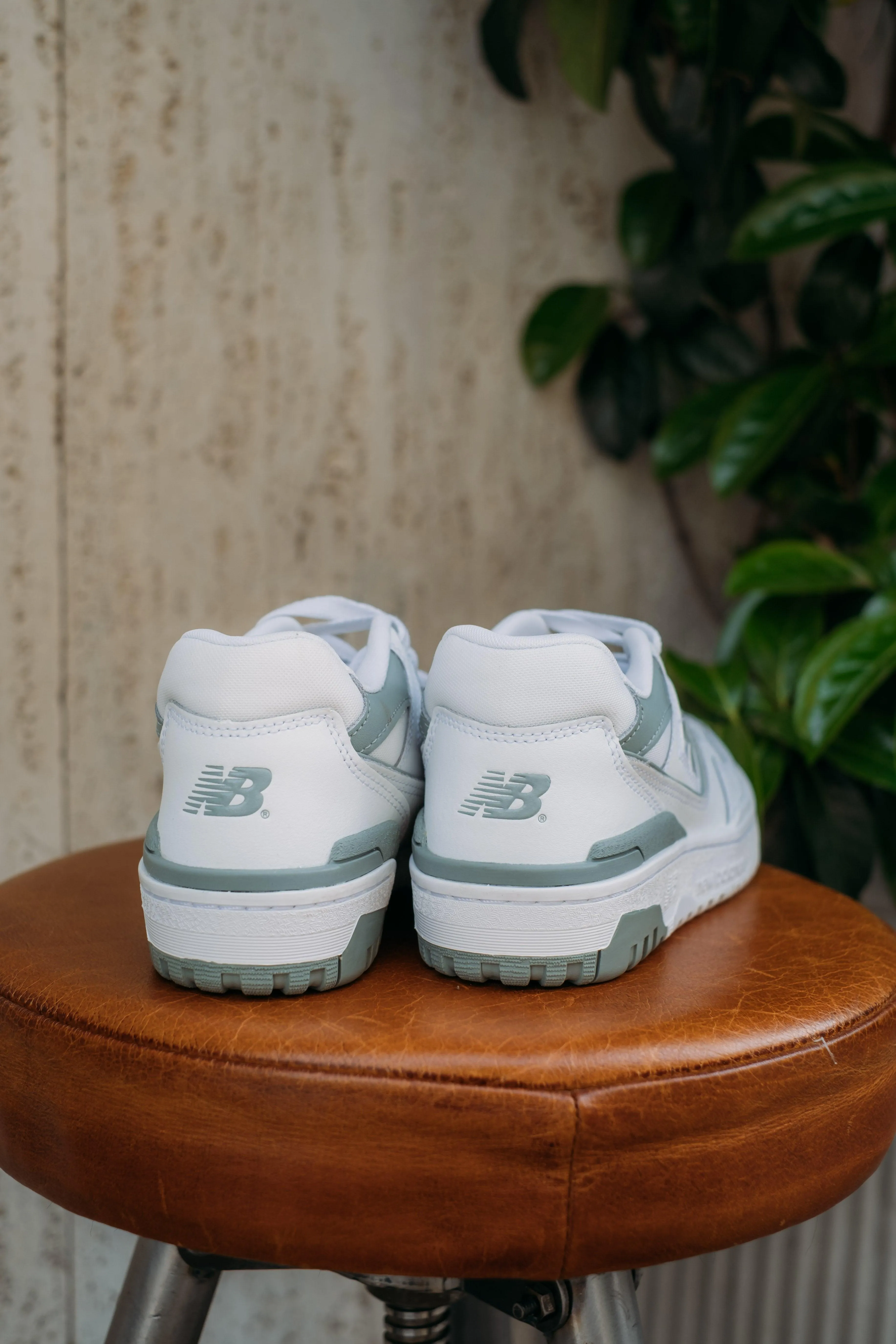 550 White/Juniper
