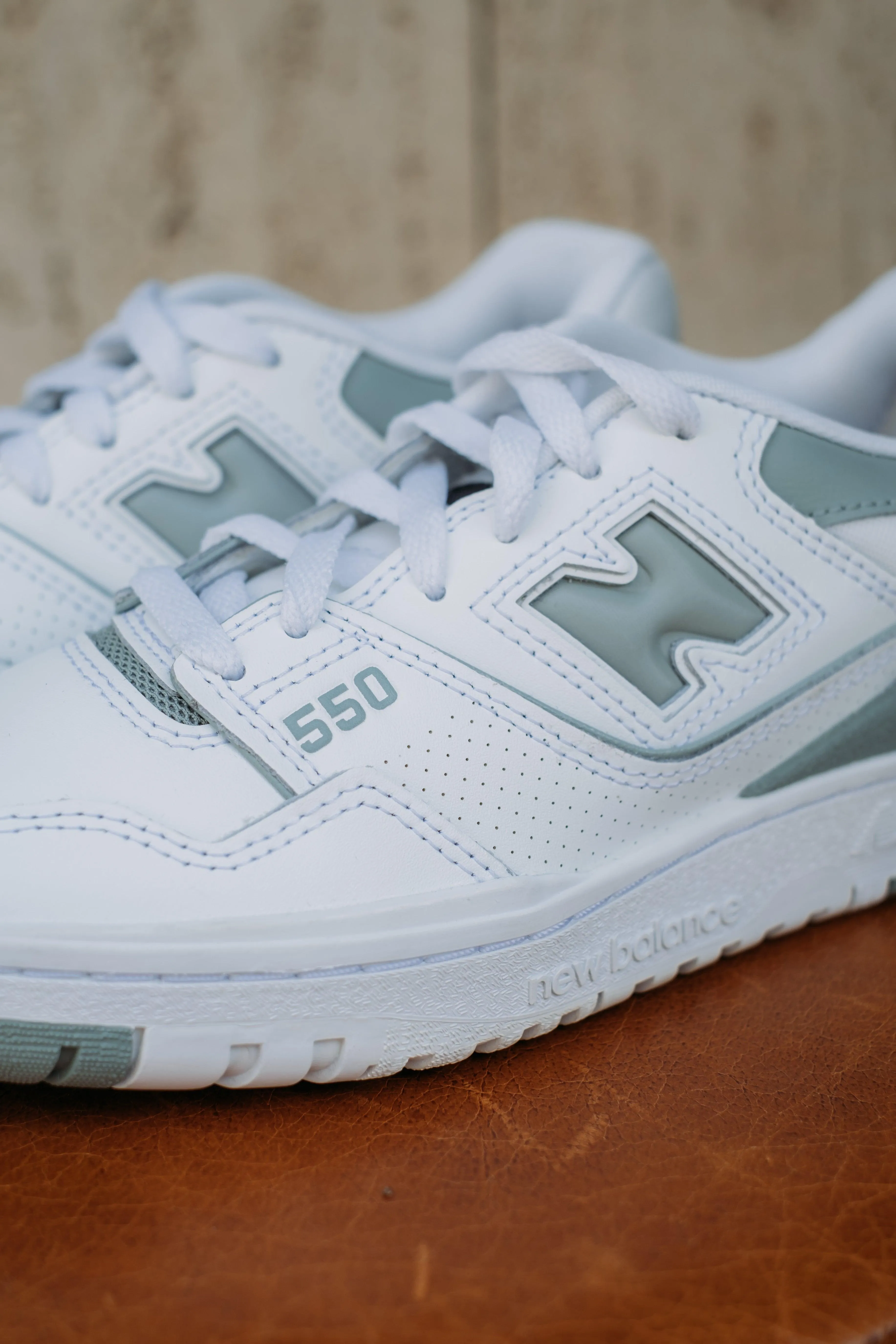 550 White/Juniper