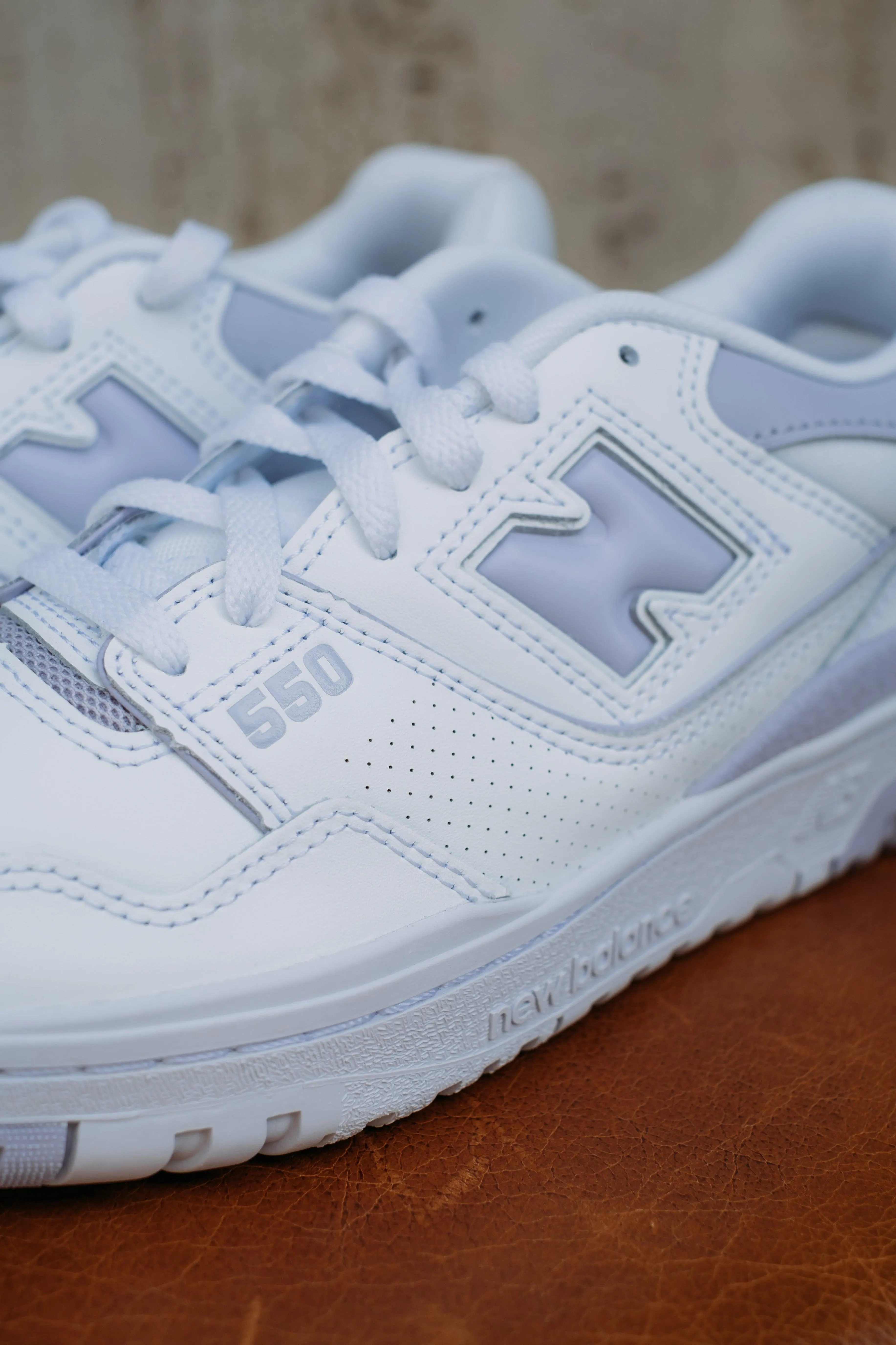 550 White/Violet