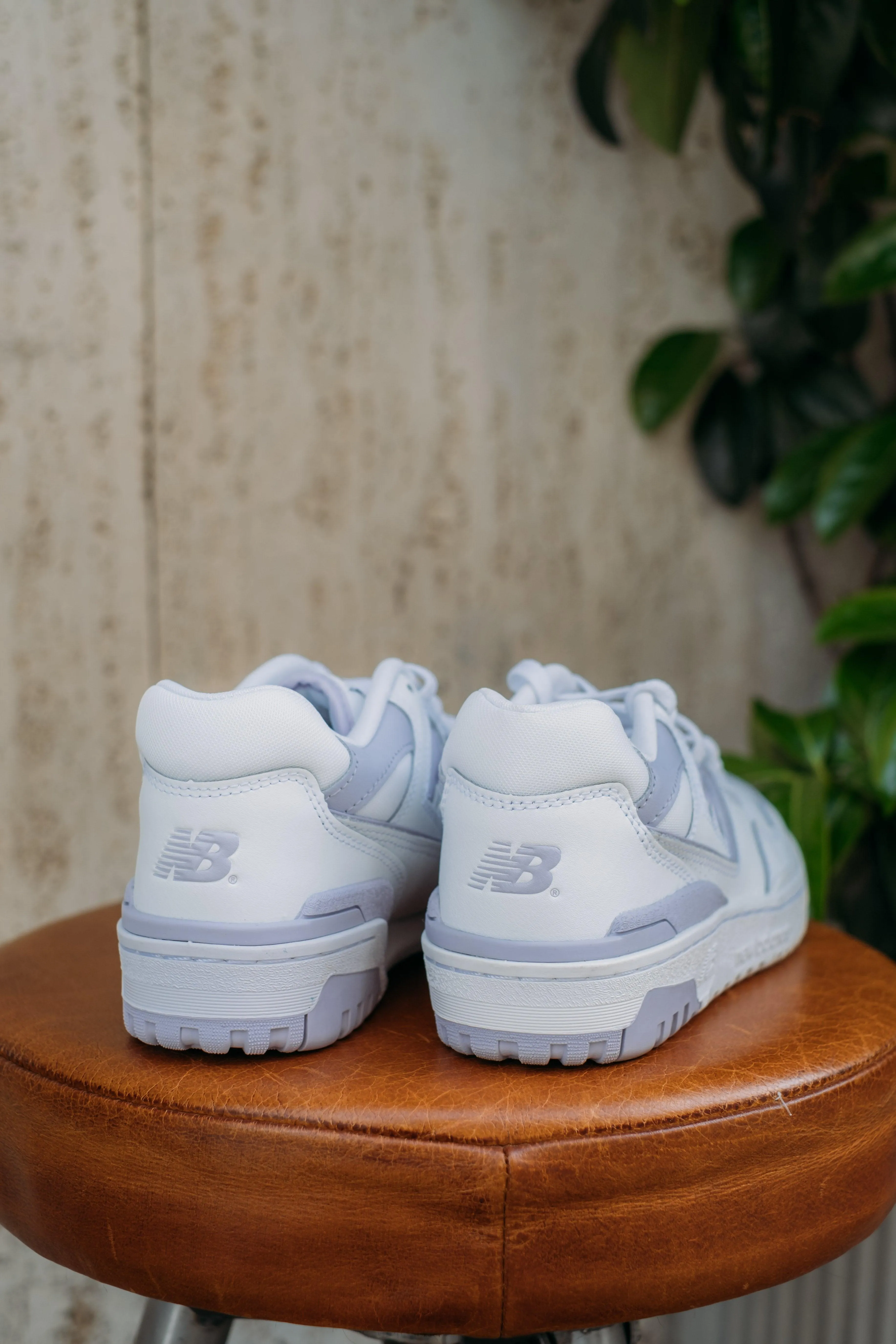 550 White/Violet