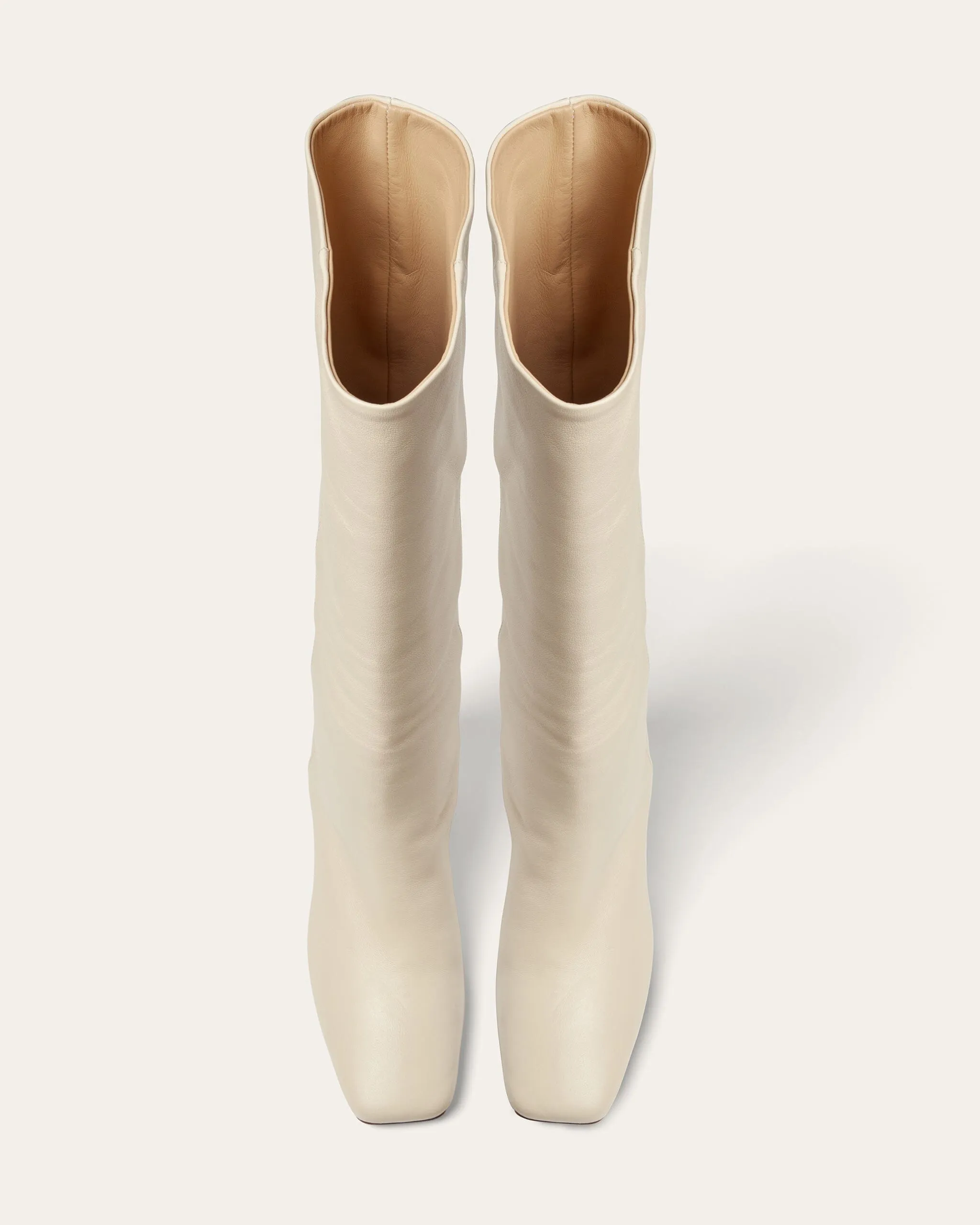 Bucket Boot, Crema