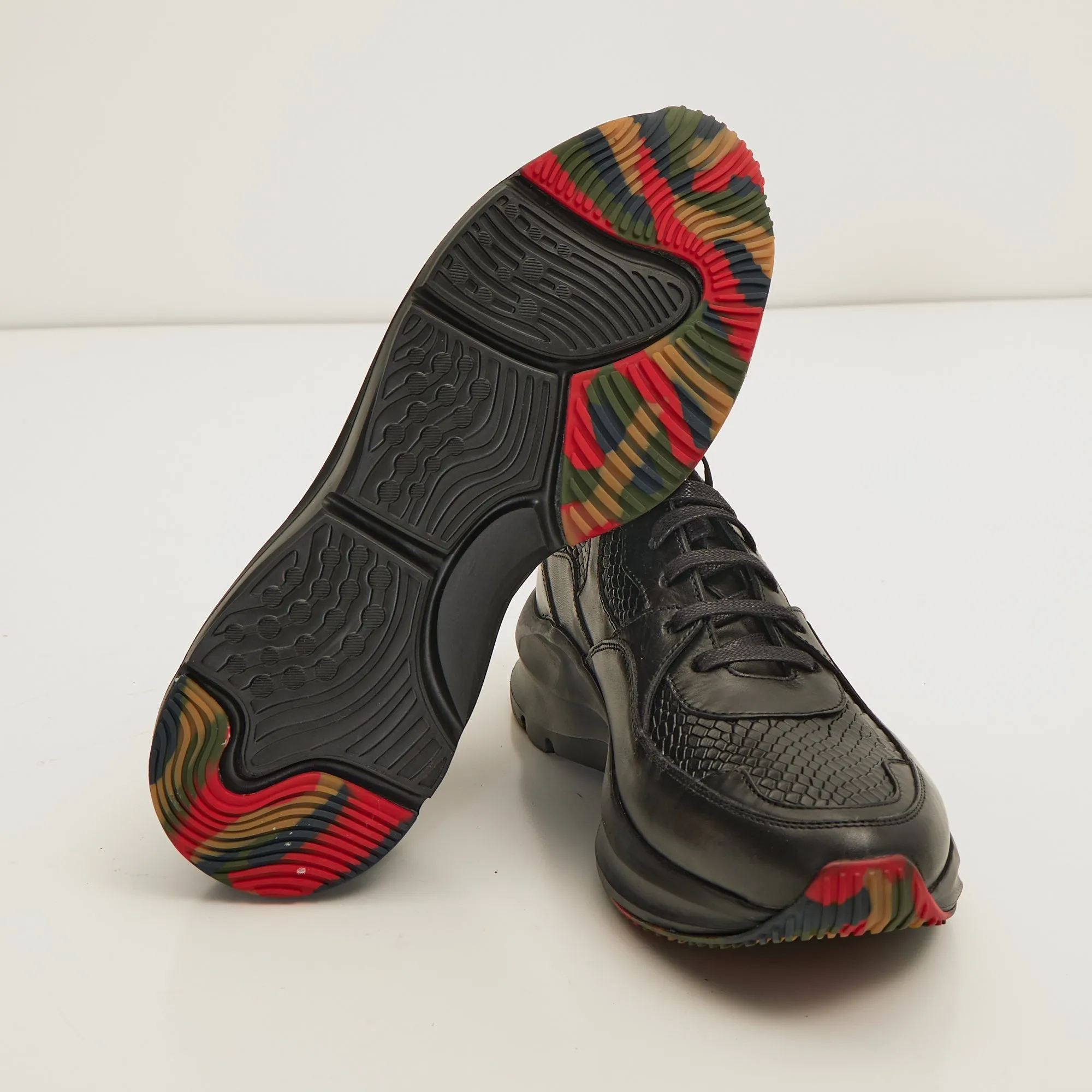 Exaggerated Sole Sneaker - Black