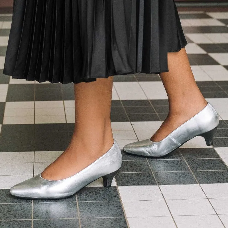 Kitten heel Court shoe in Silver - 10984