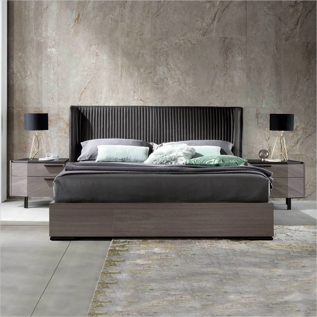 Leones Platform Bed