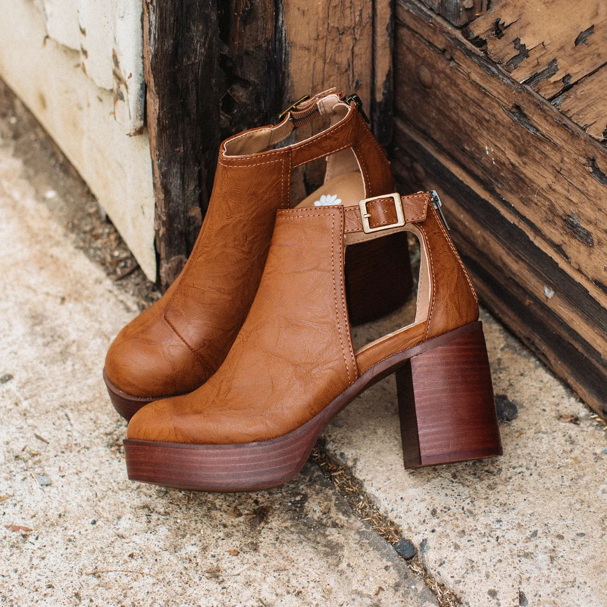 Linea Platform Clog