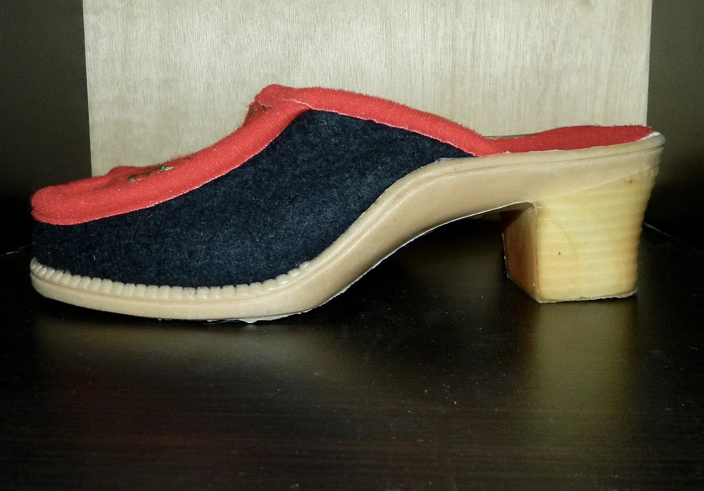 vintage 1960s wool felt clogs / floral embroidery / heels / slippers EU 37 / US 6.5 - 7